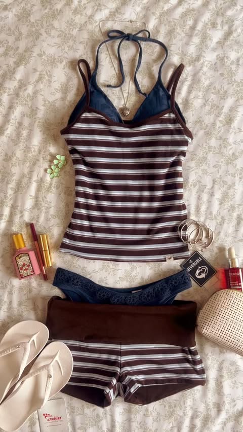 Instagram post by @lilyofthevalley081 for Hollister. Caption reads: [...] callie reversible cami & shorts from....