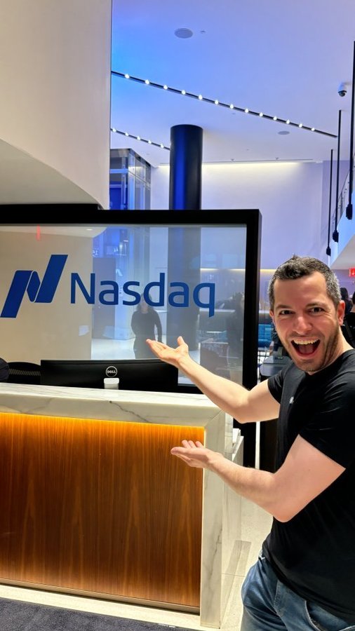 Instagram post by @canadiantshirt for Moomoo. Caption reads: [...] one in a T-Shirt 😉 A HUGE thank you to....