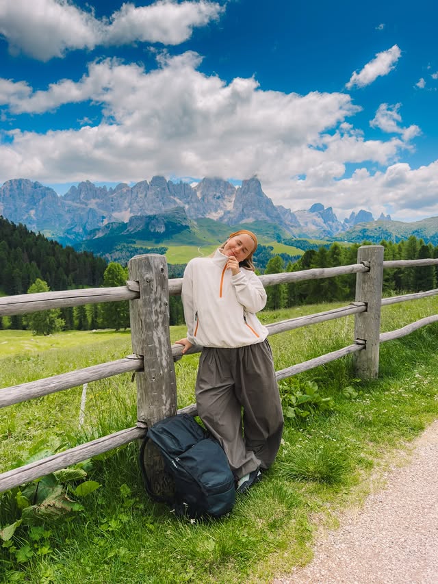Instagram post by @sophiiewarren for Passenger. Caption reads: [...] the dolomites… happy to be back 💛 my....