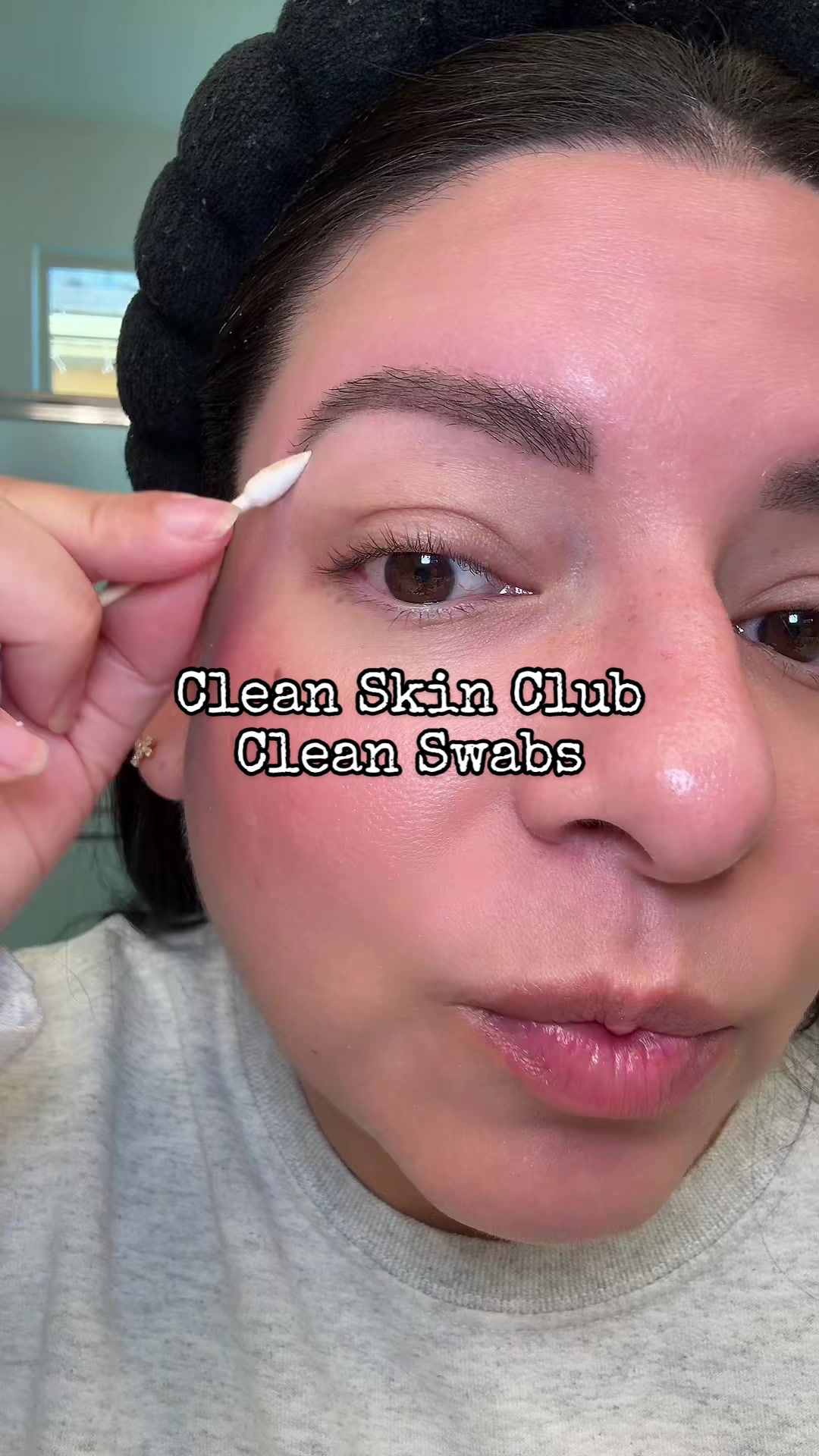 TikTok post by @beautymadeeasy__ for cleanskinclub. Caption reads: [...] up messes and touch up! #cleanskinclub....