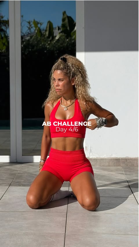 Instagram post by @the_french_fit for Women's Best. Caption reads: [...] Comment COACH. Outfit: @womensbest | code:....