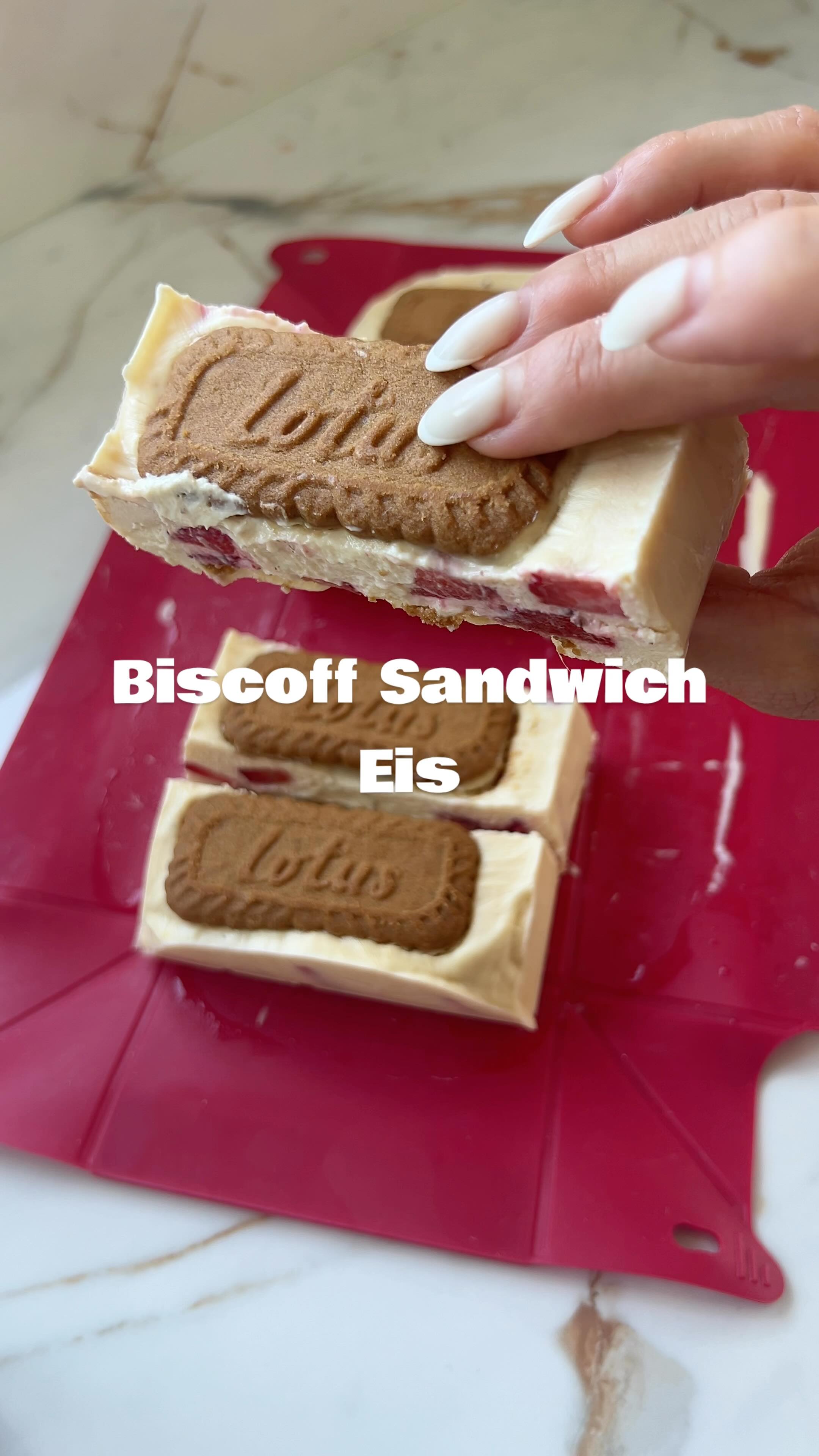 Instagram post by @carina_hartmann_ for More Nutrition. Caption reads: Biscoff Sandwich Eis

Zutaten: (6 Stück)
12....