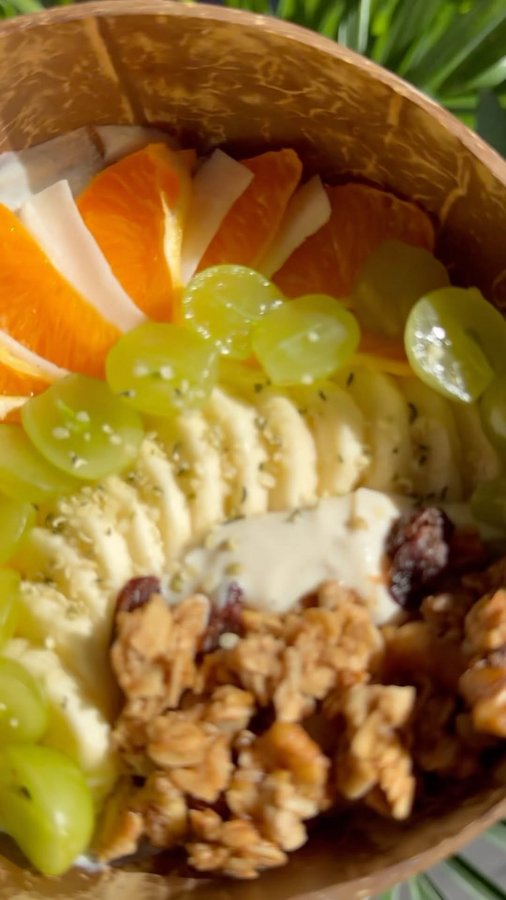 Instagram post by @berryveganplanet for Coconut Bowls. Caption reads: [...] made this bowl with one of my gifted....