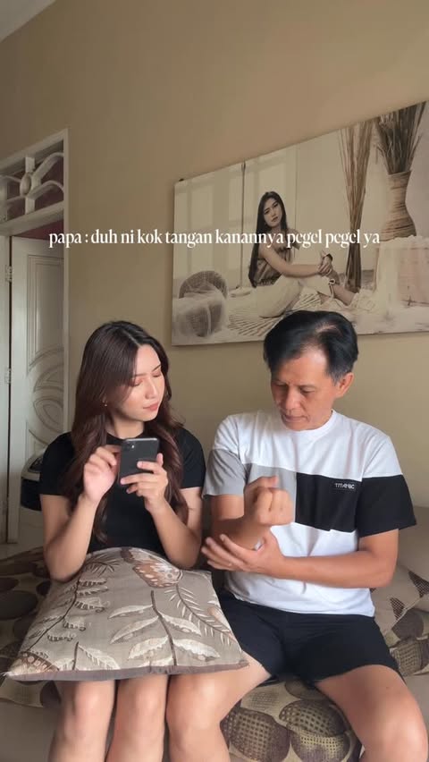 Instagram post by @xaxaoliviaaa for Ayriz Oil Indonesia. Caption reads: tangan pegel pegel ini dia solusinya @ayrizoil.id.