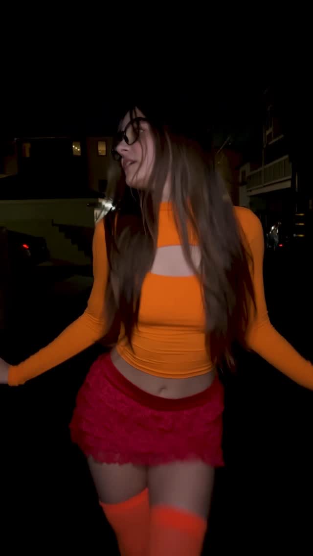 Instagram post by @tinaursta for THATSSOFETCH.COM.AU. Caption reads: jinkies!!! where’s my daphne?! 🫆🔍....