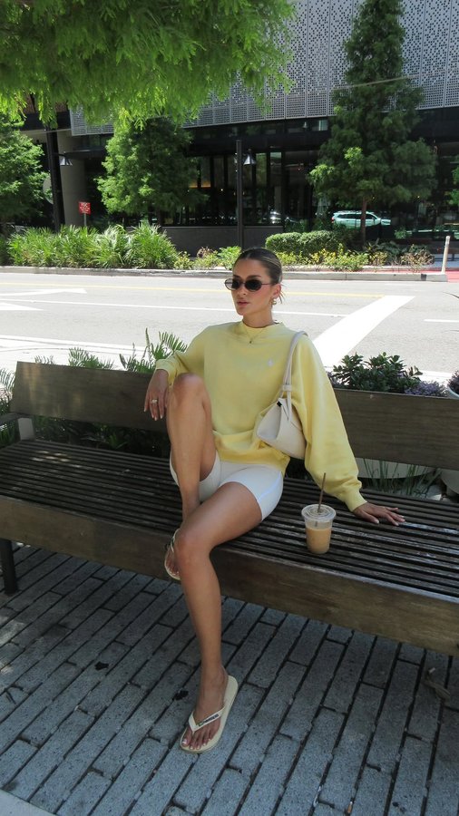 Instagram post by @lauravanessa_w for Havaianas US. Caption reads: slow mornings in @havaianas.us 💛#breaktherush.