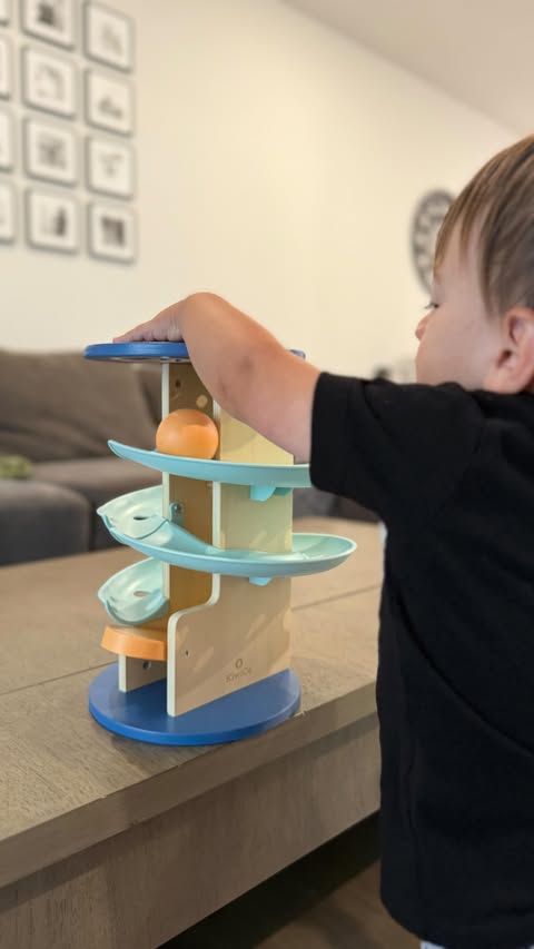 Instagram post by @theallaroundmama for KiwiCo. Caption reads: [...] doesn’t have to be complicated.....