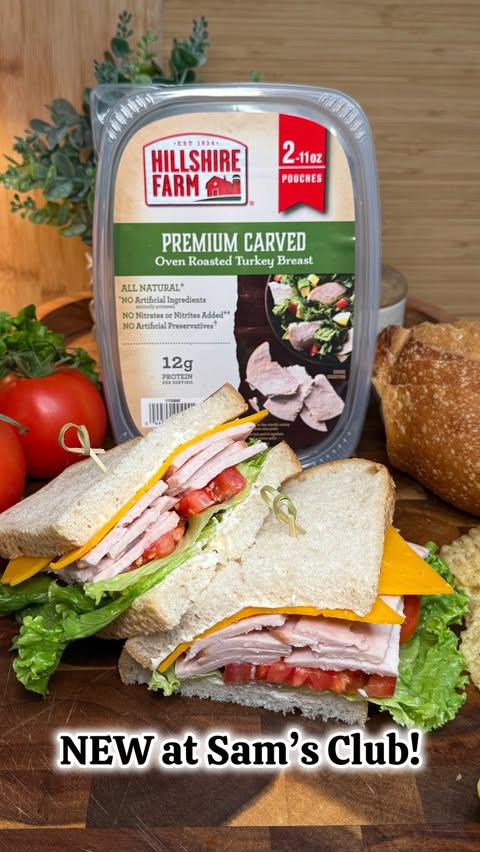 Instagram post by @samsclubfoodreview for SheSpeaks. Caption reads: #HillshireFarmBrandPartner #ad 🦃🥪 NEW LUNCH....