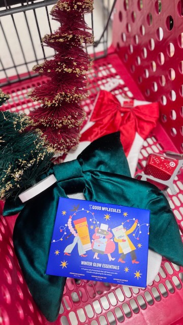 Instagram post by @trendyfavefinds for Good Molecules. Caption reads: Gifting season = glow season ✨❄️ The....