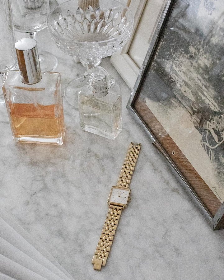 Instagram post by @jorinna for Rosefield. Caption reads: Chilling Boxy 🌟
/anzeige @rosefield 10% on....