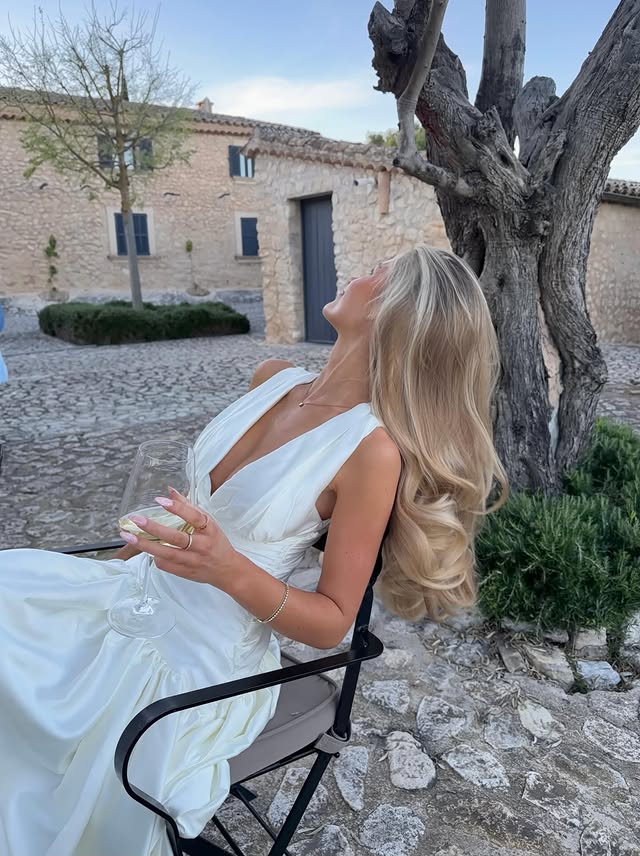 Instagram post by an influencer for PrettyLittleThing. Caption reads: [...] garden escape with @prettylittlething ad <3.