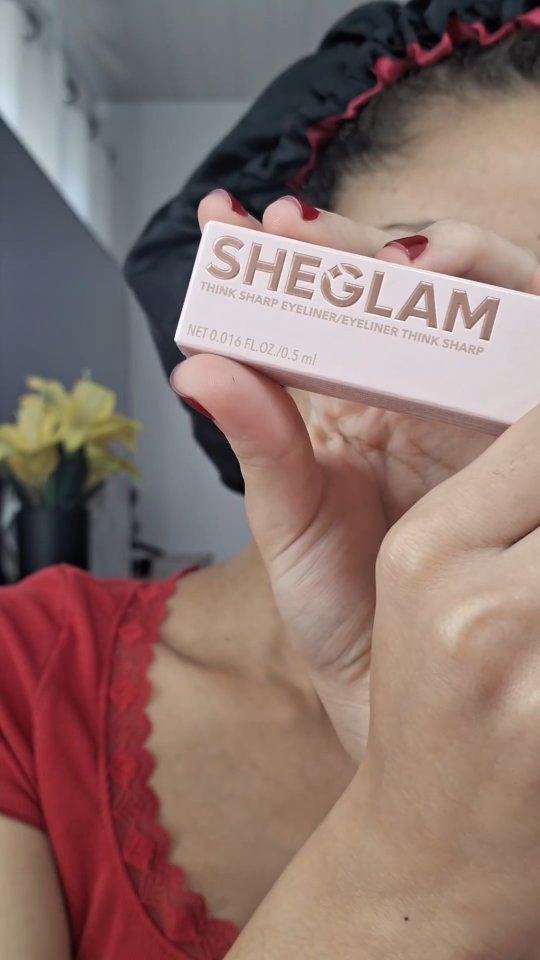 Instagram post by @itlurosa for SHEGLAM. Caption reads: ID do produto:37041711
#SHEGLAMmusthaves....