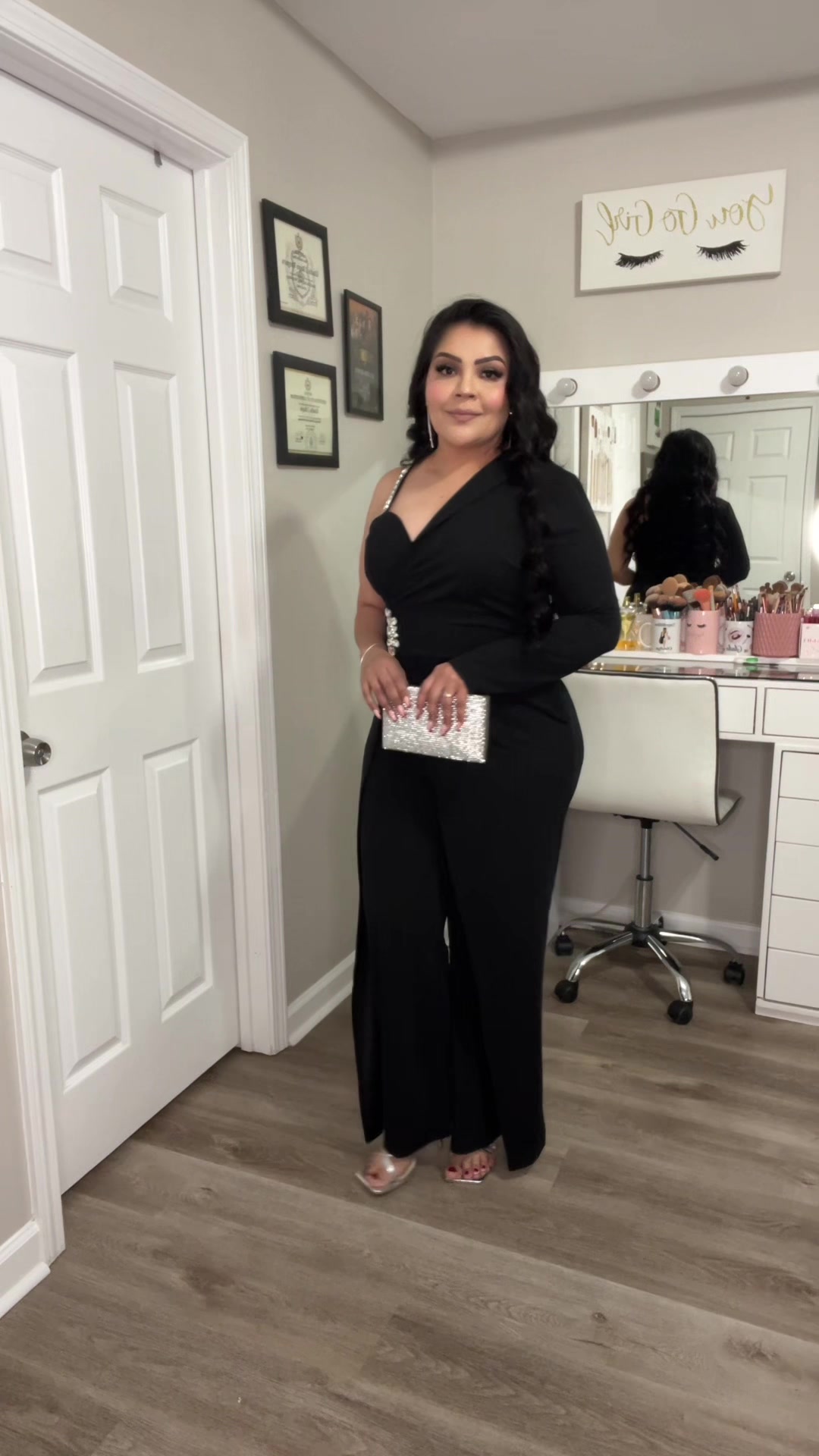 TikTok post by @gladisrv2 for ChicMe. Caption reads: [...] usando talla L tela stretch @ChicMe_official....