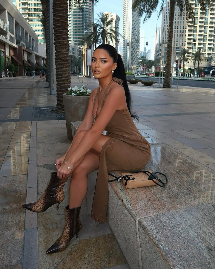 Instagram post by @stephsymondsx for SorelleUK. Caption reads: neighbourhood stroll in @sorelleuk 🤎 AD.