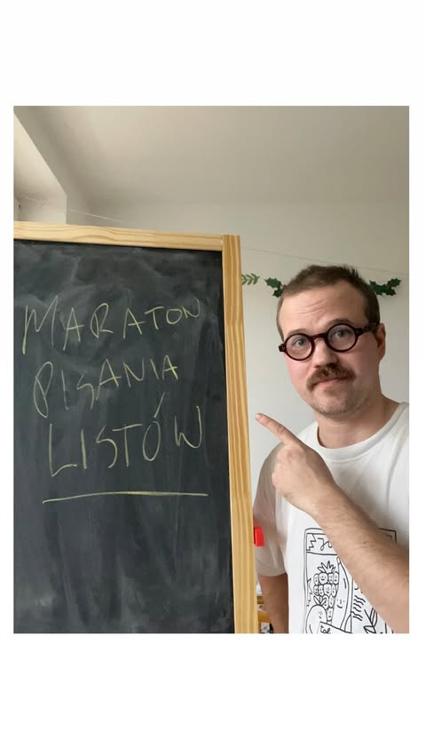 Instagram post by @milosz.miedzy.innymi for Amnesty Italia. Caption reads: Śledzenie wiadomości potrafi być mega....