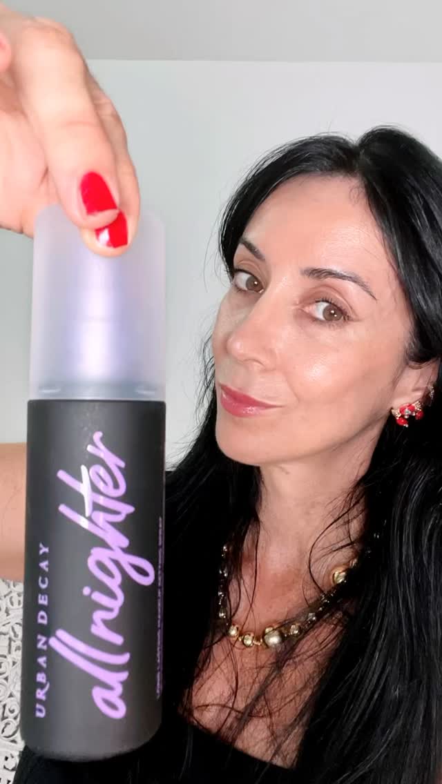Instagram post by @anafernanda_acosta for IT Cosmetics. Caption reads: Hola a tod@s! 🥰

Ser una #lorealistarspain es una....