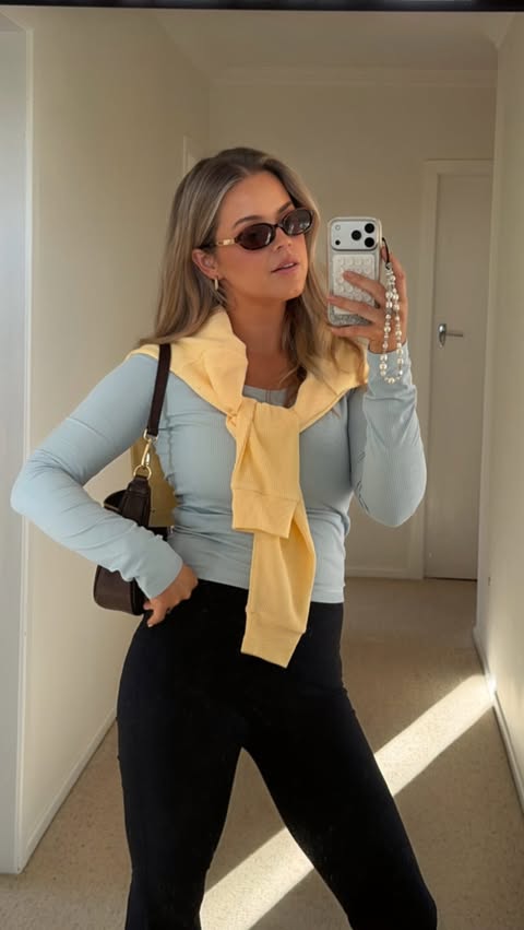 Instagram post by @annaleekemsley for Lorna Jane Active. Caption reads: [...] Layering up in some of my current....