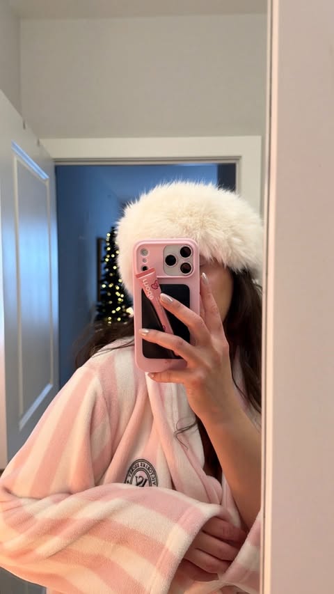 Instagram post by @sincerely.betty for Anastasia Beverly Hills. Caption reads: Sparkly season is here! ✨🤍⁣
⁣
I’m all about the....