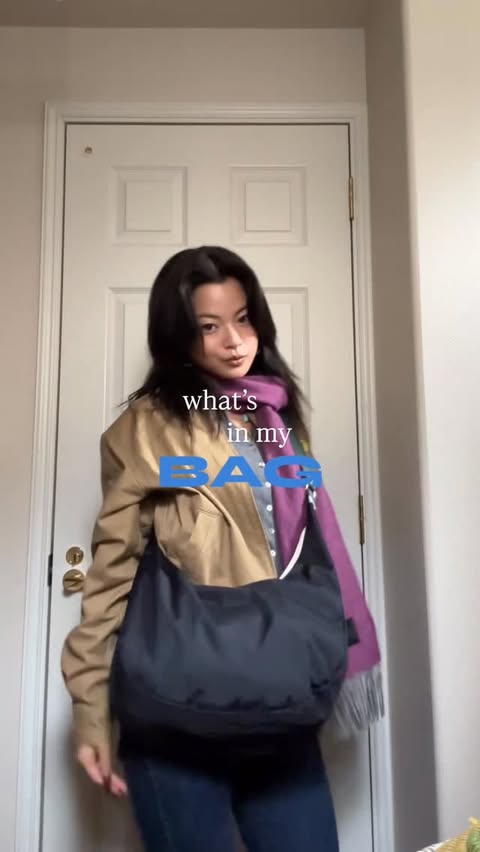 Instagram post by @kotoriii for LeSportsac. Caption reads: What’s in my bag @lesportsacjapan シューズも入る大容量バッグ‼︎....