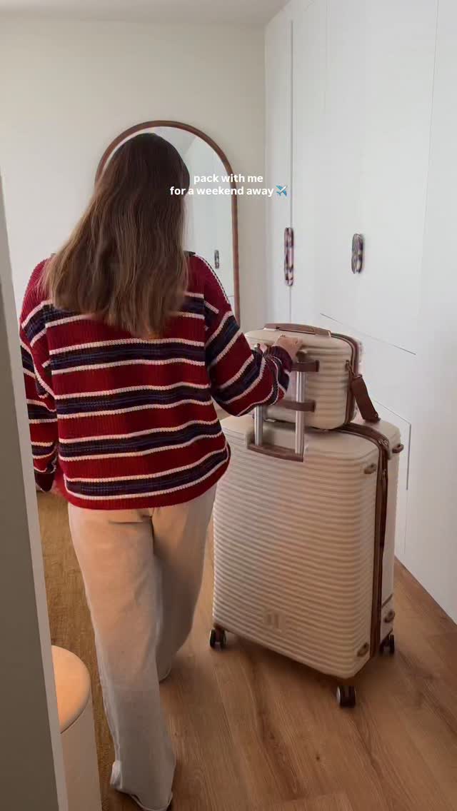 Instagram post by @ashowens_ for it Luggage. Caption reads: [...] away 👜 have been loving my new....