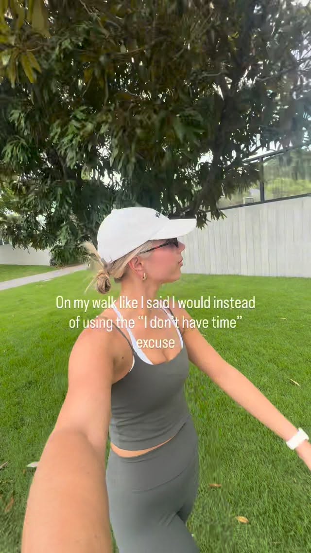 Instagram post by @lils.lerch for Muscle Nation. Caption reads: [...] bby girl or can MAKE time Wearing....