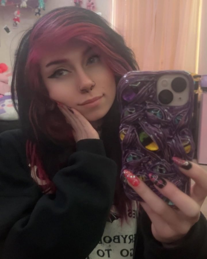 Instagram post by @dreetsweams for Techypop. Caption reads: Thank you @techypop for this creepy cute phone....