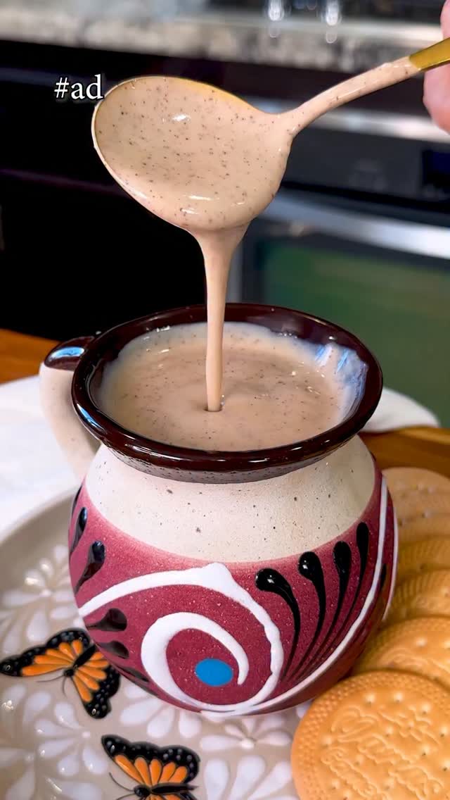 Instagram post by @lov.kari for La Lechera. Caption reads: [...] Marias Gamesa.
Made with @lalecherausa and....