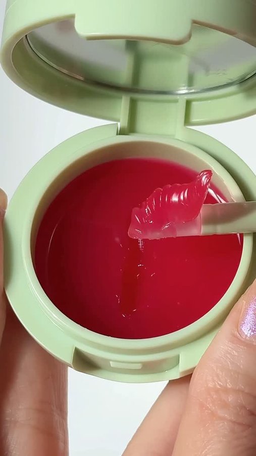 Instagram post by @fromsandyxo for Pixi Beauty. Caption reads: Too cute 🎀❤️ @pixibeauty Lip Mask “Amore”

Adore....