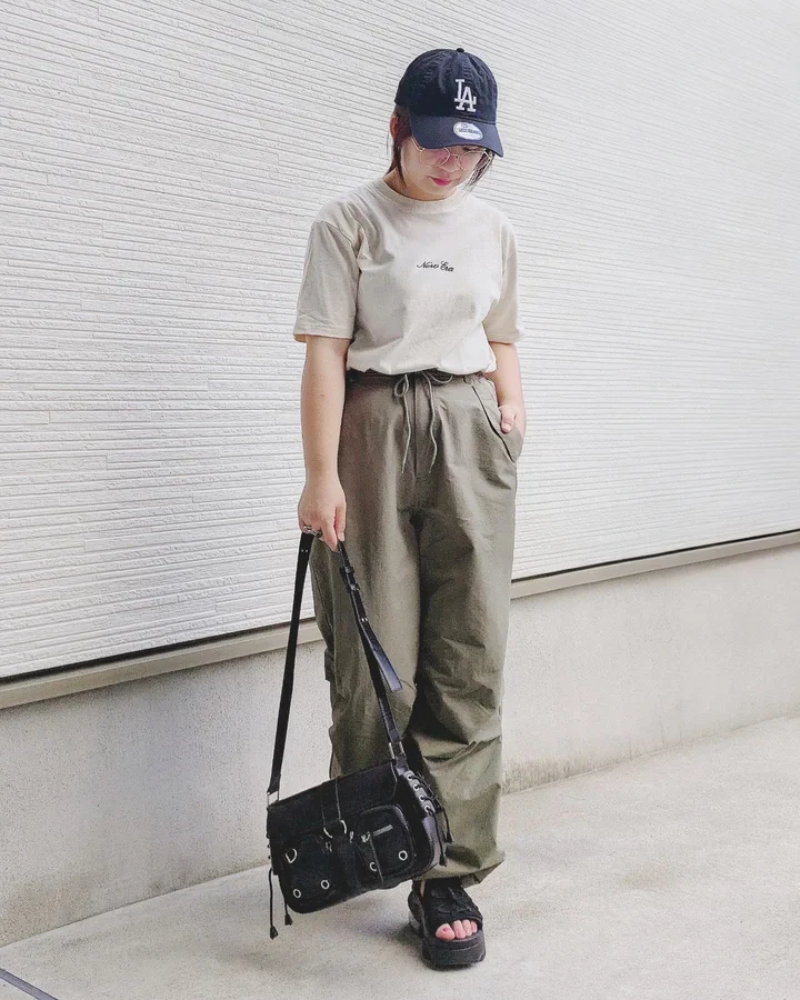 Instagram post by @yakko.ft2 for New Era Cap. Caption reads: NEWERAキャップとNEWERAＴシャツ🖤🖤 @newerajapan....