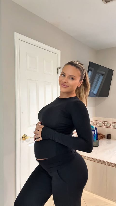 Instagram post by @hannahbrooke for iHerb. Caption reads: My morning routine with my items from @iherb ✨
I....