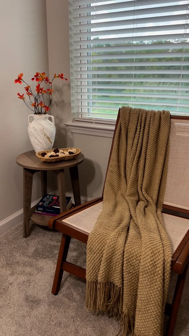 Instagram post by @claritacastillo.blogger for SONGMICS HOME. Caption reads: [...] #AestheticSpaces #RoomInspo #songmicshome....