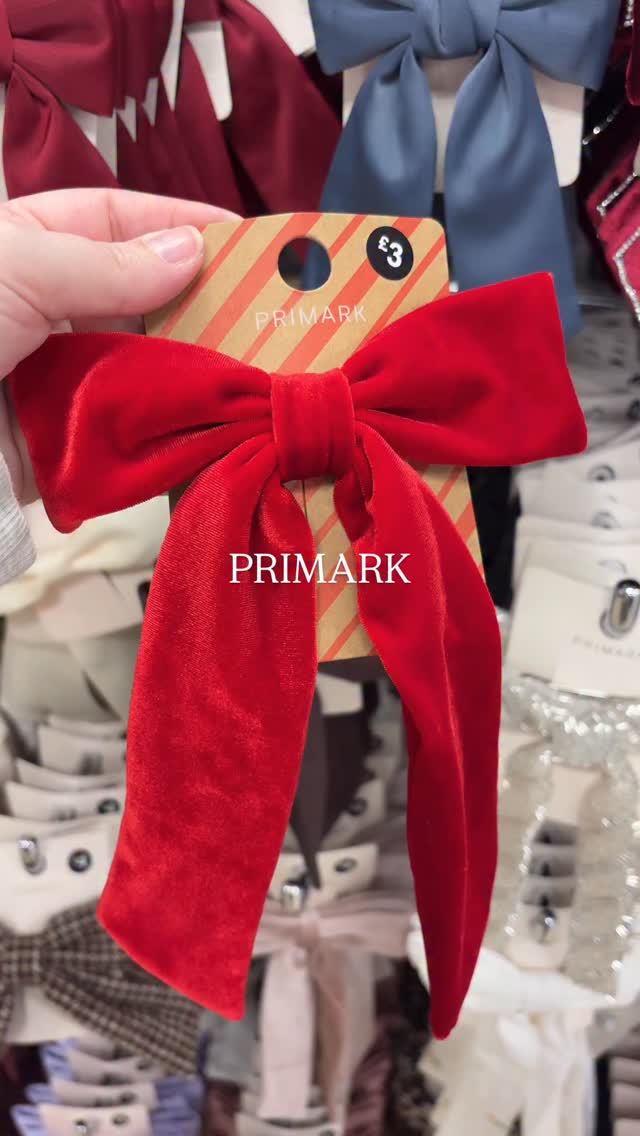 Instagram post by @thisgirlloveshighstreet for Primark. Caption reads: Primark for all your gorgeous festive bows ✨🎀....