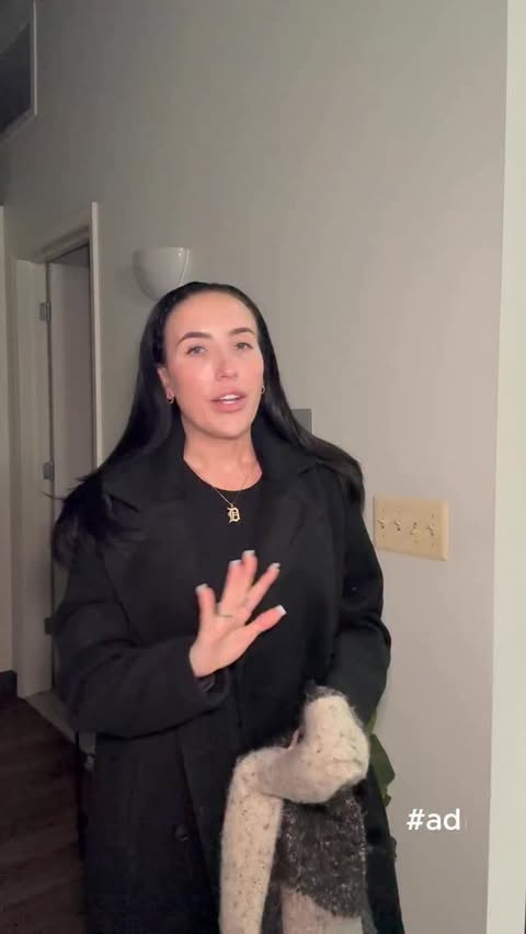 Instagram post by @annarobbxo for Intuit TurboTax. Caption reads: Letting a @turbotax local expert handle my taxes....