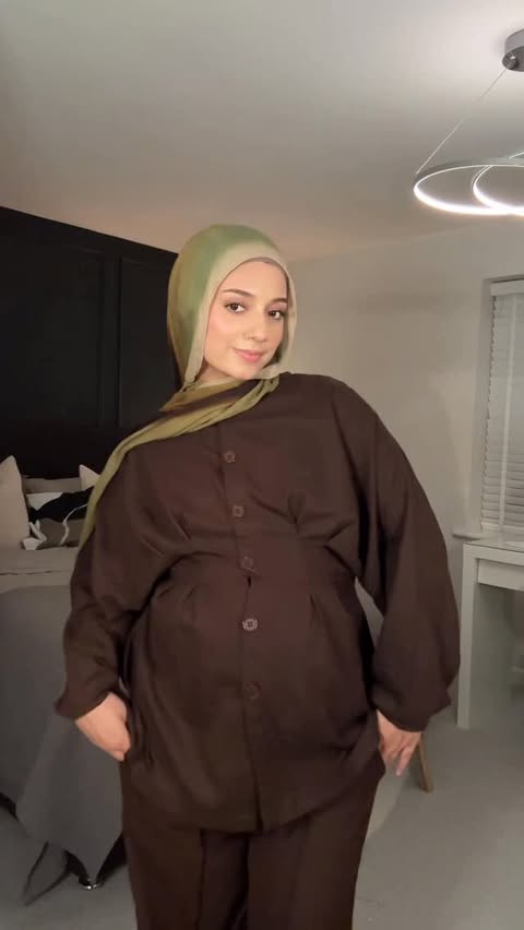 Instagram post by @nimrxhhh for Sowears. Caption reads: In my @sowears Fit 💫 
Use code “NM10” to save 💸....