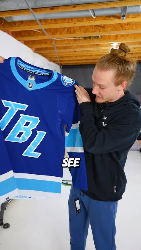 Instagram post by @kazxi.gg for Fanatics. Caption reads: [...] jersey do you like better? ⚡️ or 🐻....