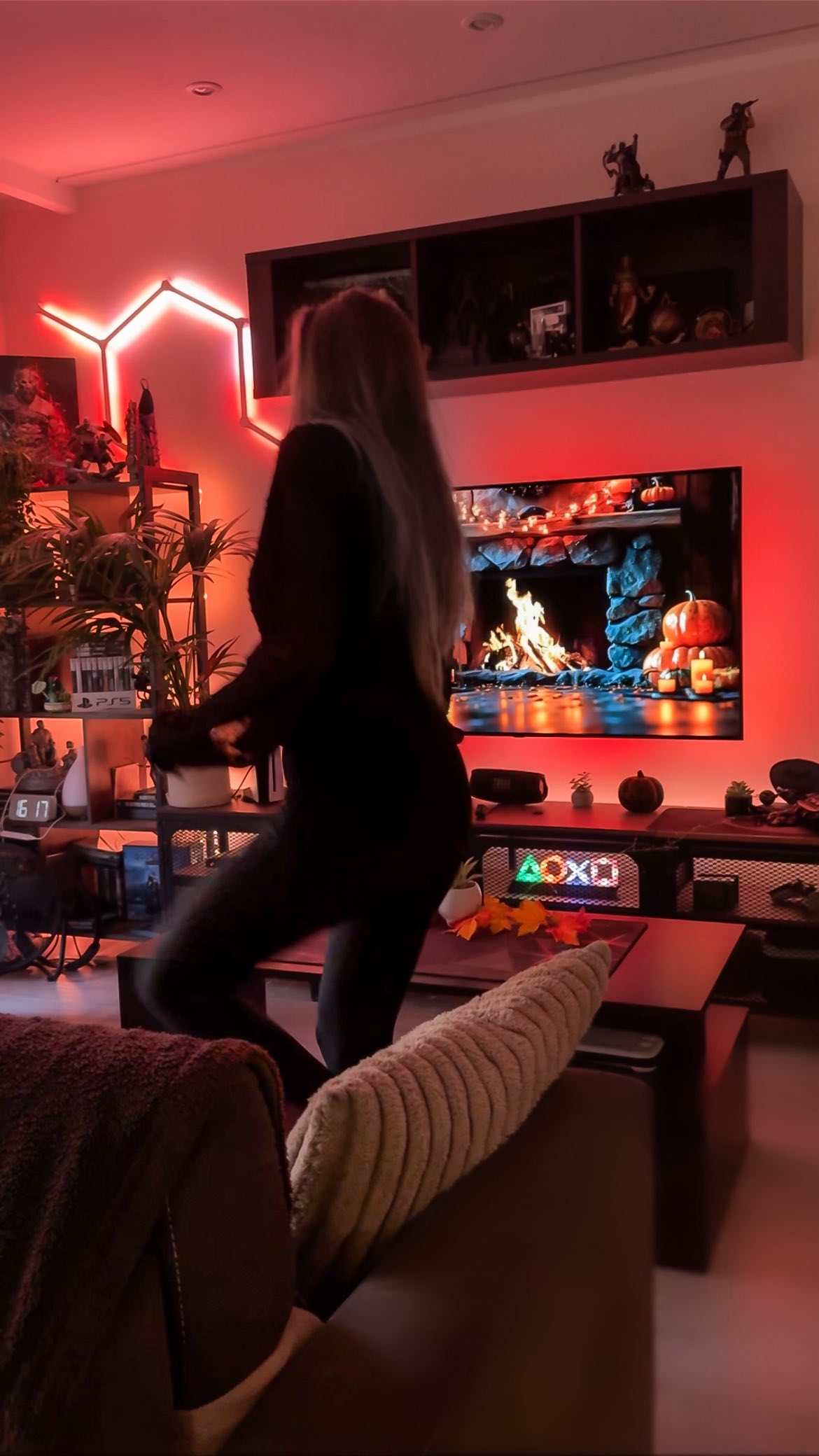 Instagram post by @arti_xana for Nanoleaf. Caption reads: Get ready with me! It’s time for a Halloween movie....