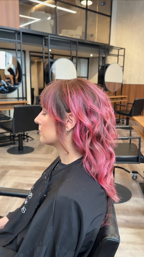 Instagram post by @lulurichardss for BaBylissPRO. Caption reads: [...] size tong for a wolfcut 🌸🌸🌸 @babylisspro....