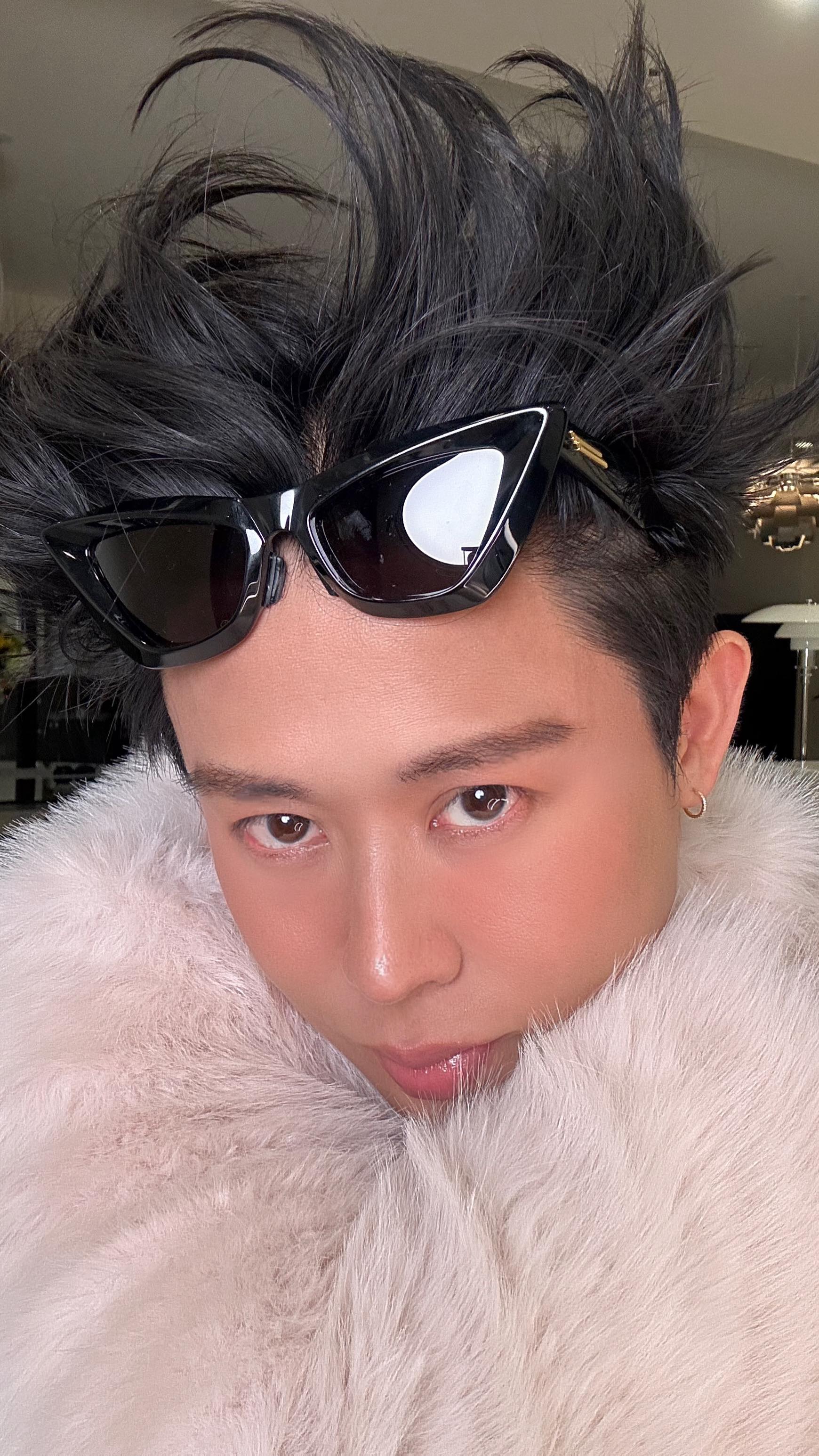 Instagram post by @hiro.odagiri for PAUL & JOE BEAUTE. Caption reads: ご視聴いただきありがとうございました🤍

【ご紹介アイテム】
・ジバンシイ....