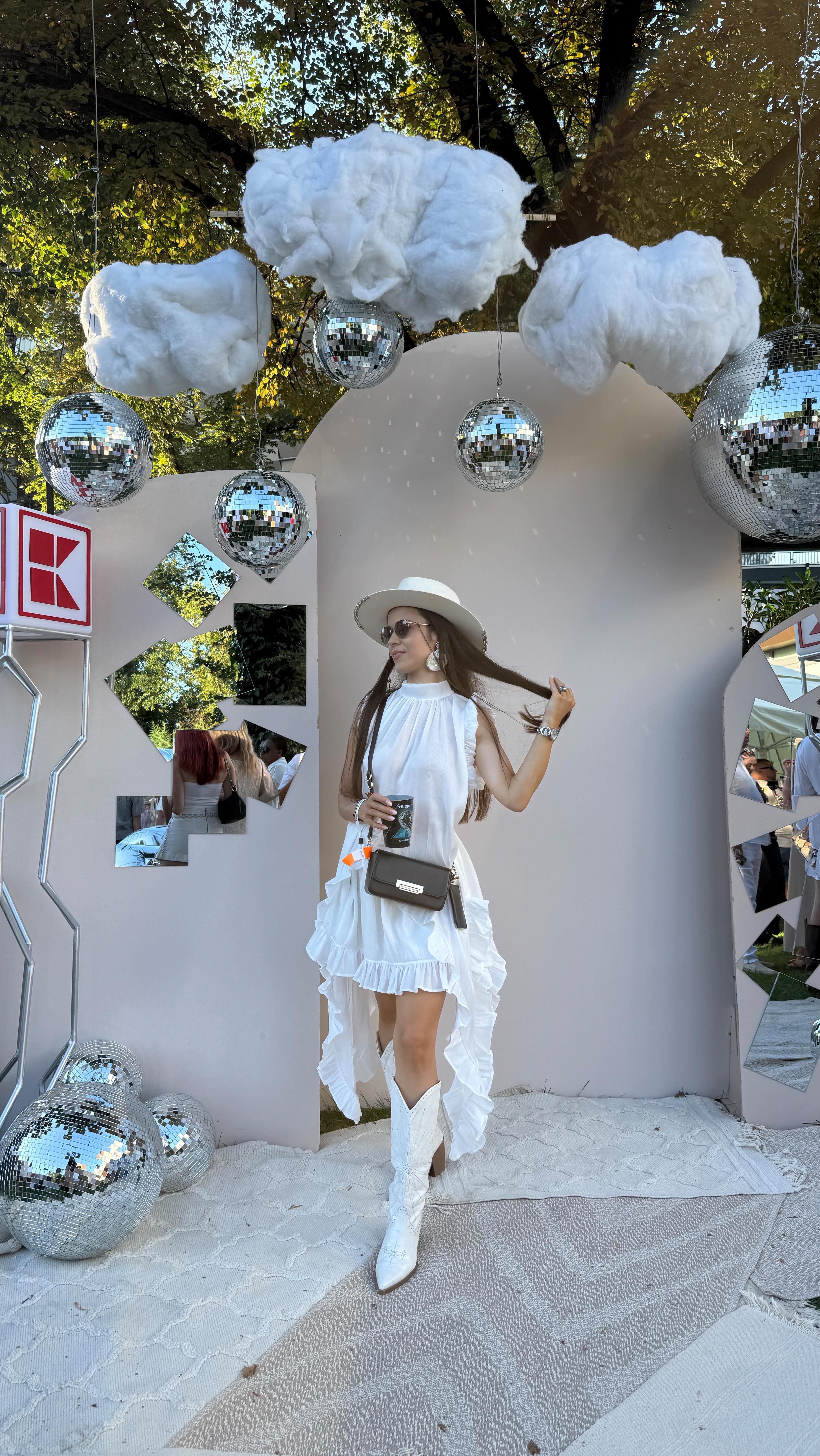 Instagram post by @catrinel_tifrea for Kaufland Romania. Caption reads: Astăzi trăim magia UNTOLD la puterea dublă! 10 ani....