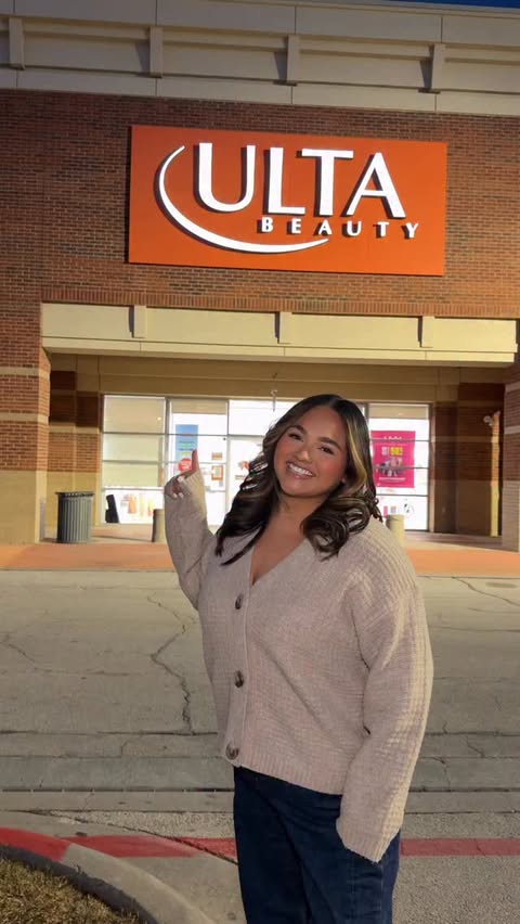 Instagram post by @valerianatttt for Lake & Skye. Caption reads: @lakeandskye really is that girl and now it’s 30%....