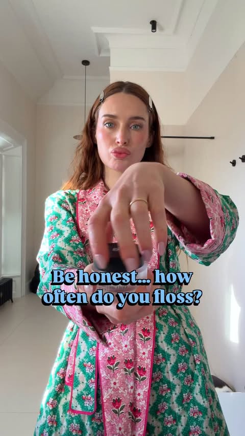 Instagram post by @rozannapurcell for Spotlight Oral Care. Caption reads: Vote 👇🏻 how often do you floss? 

#AD As Dr....