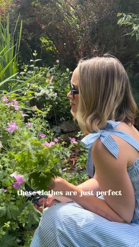 Instagram post by @daisy_wood_davis for Lindex. Caption reads: [...] to wear colour? 🙋🏼‍♀️🙋🏼‍♀️🙋🏼‍♀️....