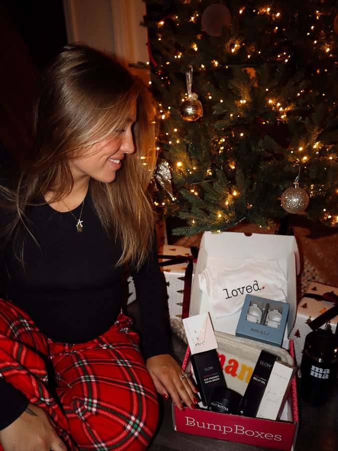 Instagram post by @alanacaylasmith for Bump Boxes. Caption reads: [...] gift this holiday season 🎄✨❄️🥹🎁....