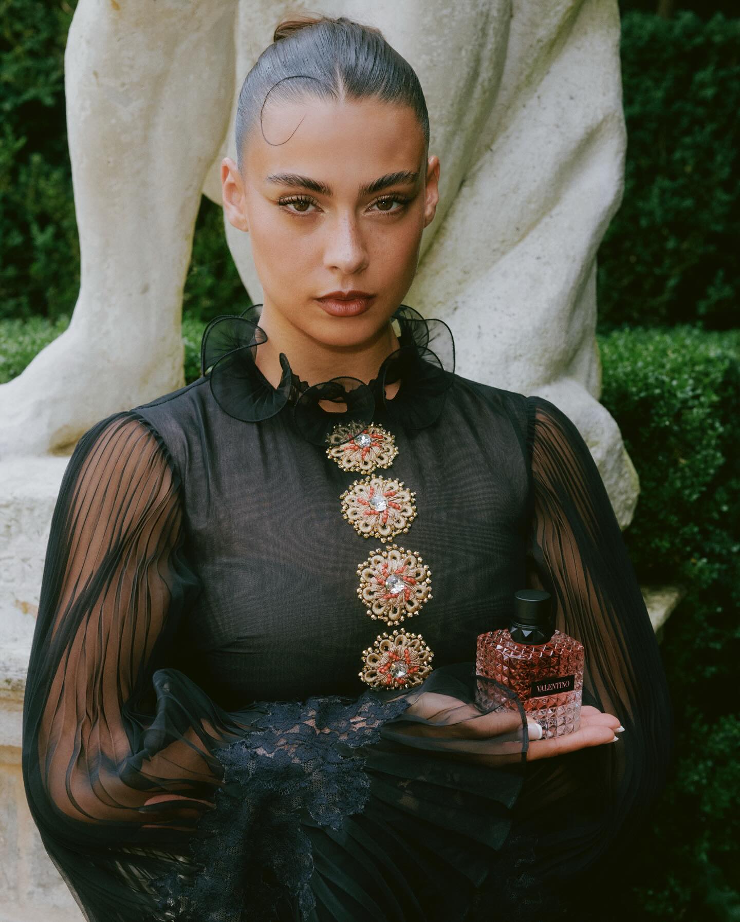 Instagram post by @gattoni.jd for Valentino Beauty. Caption reads: Born in Roma 🦢 @valentino.beauty 

Disponible sur....