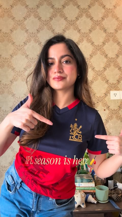 Instagram post by @sutanyi.chakravorty for Farmley. Caption reads: [...] bingeing made easy this IPL season with....