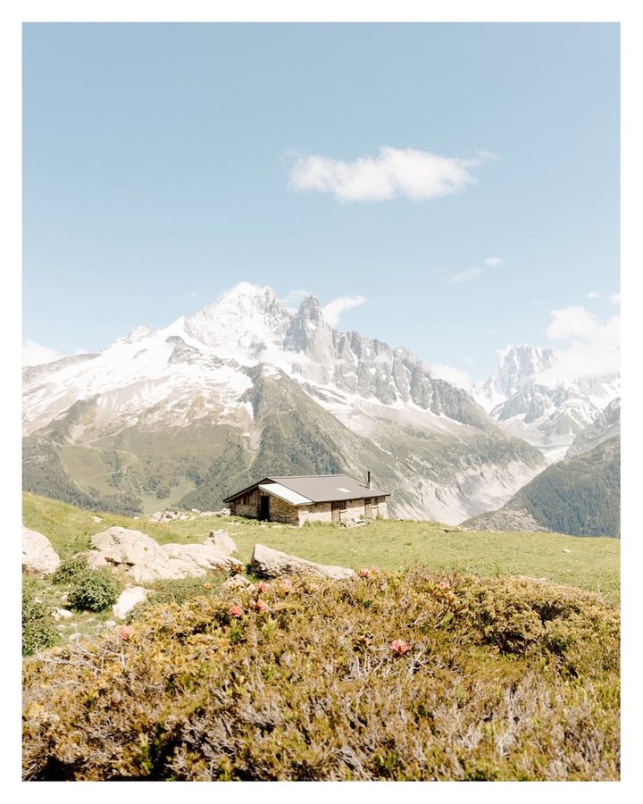 Instagram post by @heja_elsa for ifolor. Caption reads: [...] laughter and memories ⛰️⛺️ Thanks to Ifolor,....