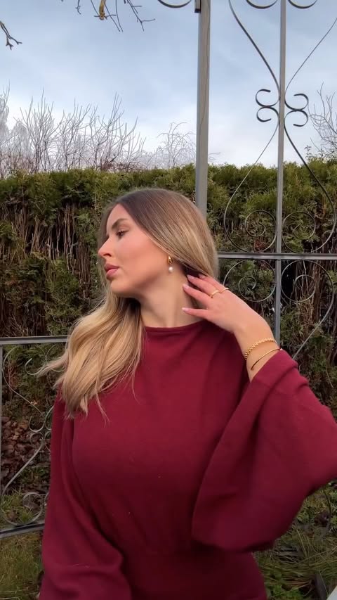 Instagram post by @nadine.klr for Atolea Jewelry. Caption reads: [...] and a little bit of sparkle....