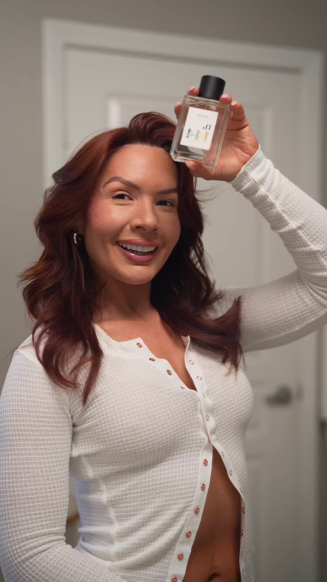 TikTok post by @vickythefitchick for Noteworthy Scents. Caption reads: [...] with my new go to fragrance from @Noteworthy....