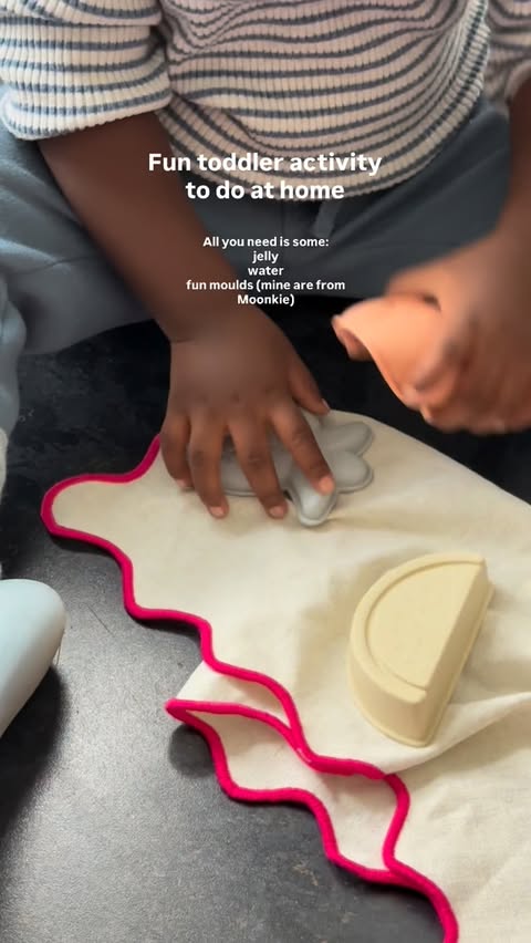 Instagram post by @veeneesta for Moonkie. Caption reads: [...] later! 🫶🏼☺️ Our fun moulds are from....