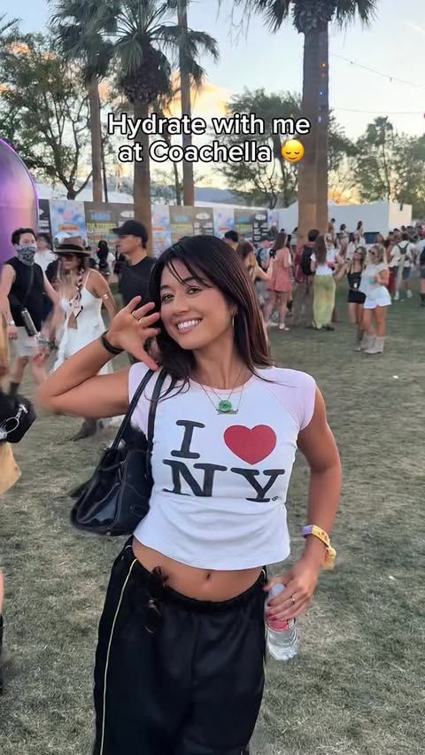 Instagram post by @jennifermika_ for Electrolit. Caption reads: I ❤️ @electrolit and @coachella #ElectrolitCreator....